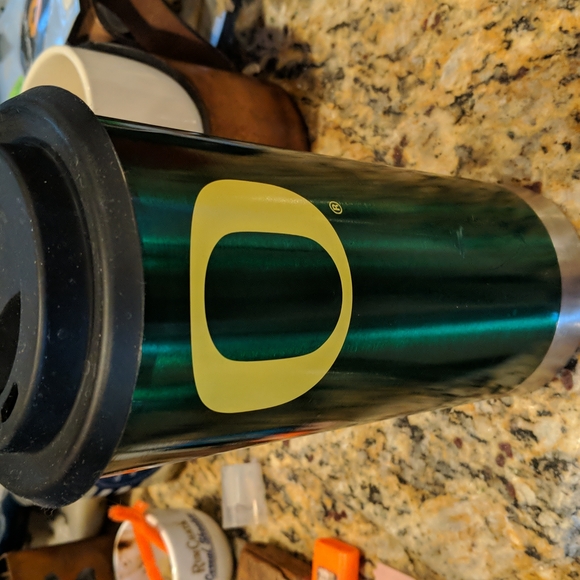 U of Oregon Travel Cup - Picture 2 of 3
